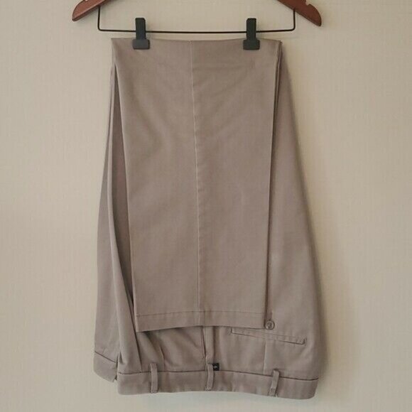 DOCKERS Men's Tan Pleated Khakis Chino Relaxed Fit Straight Leg Pants Size 34x34 - Picture 5 of 10